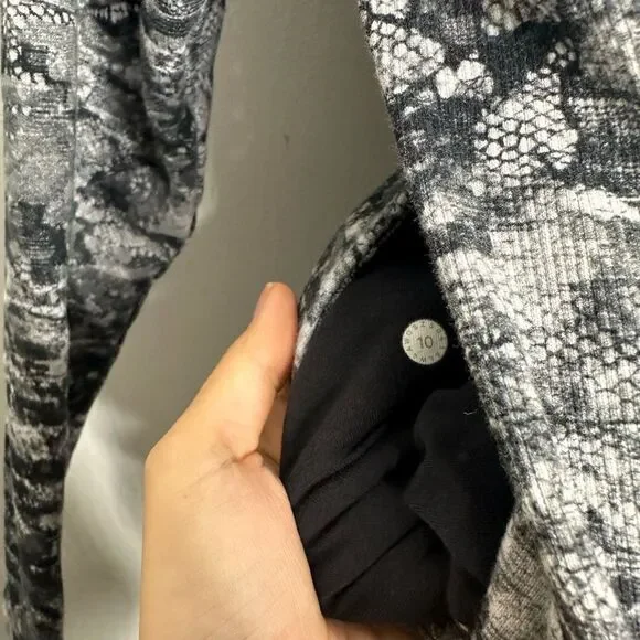 Lululemon Scuba Hoodie womens 10 Light Cotton Fleece Masked Lace Starlight Black - Picture 5 of 5